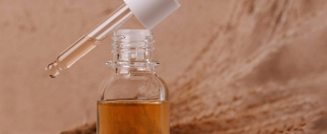 Serum olejowe glass skin – jak uzyskać efekt szklanej cery w domu?
